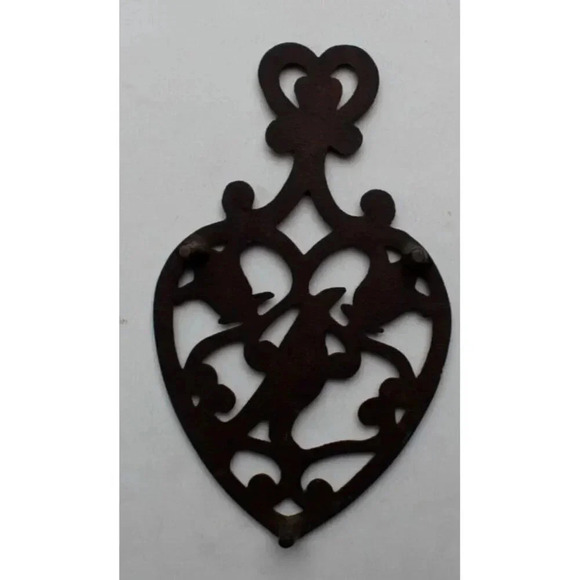 Vintage Rusted CAST IRON Heart Bird Trivet Farmhouse Country Decor Kitchen - Picture 2 of 2